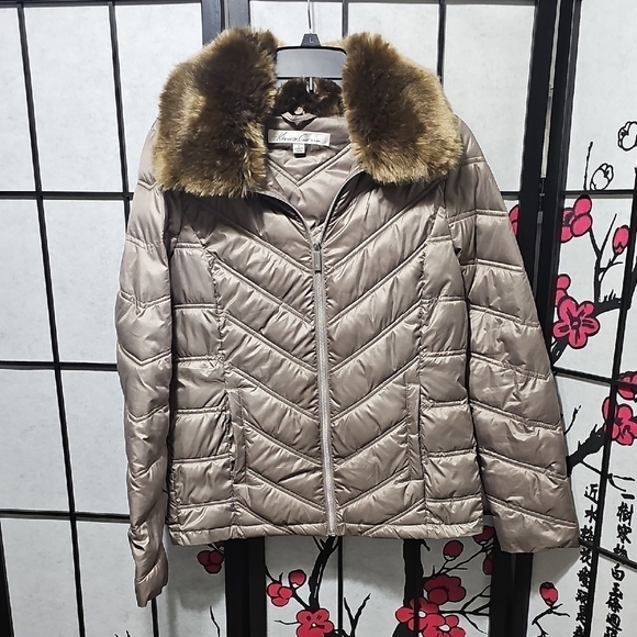 Kenneth Cole Puffer Tan Jacket with Faux Fur Collar Size Small - Picture 3 of 6